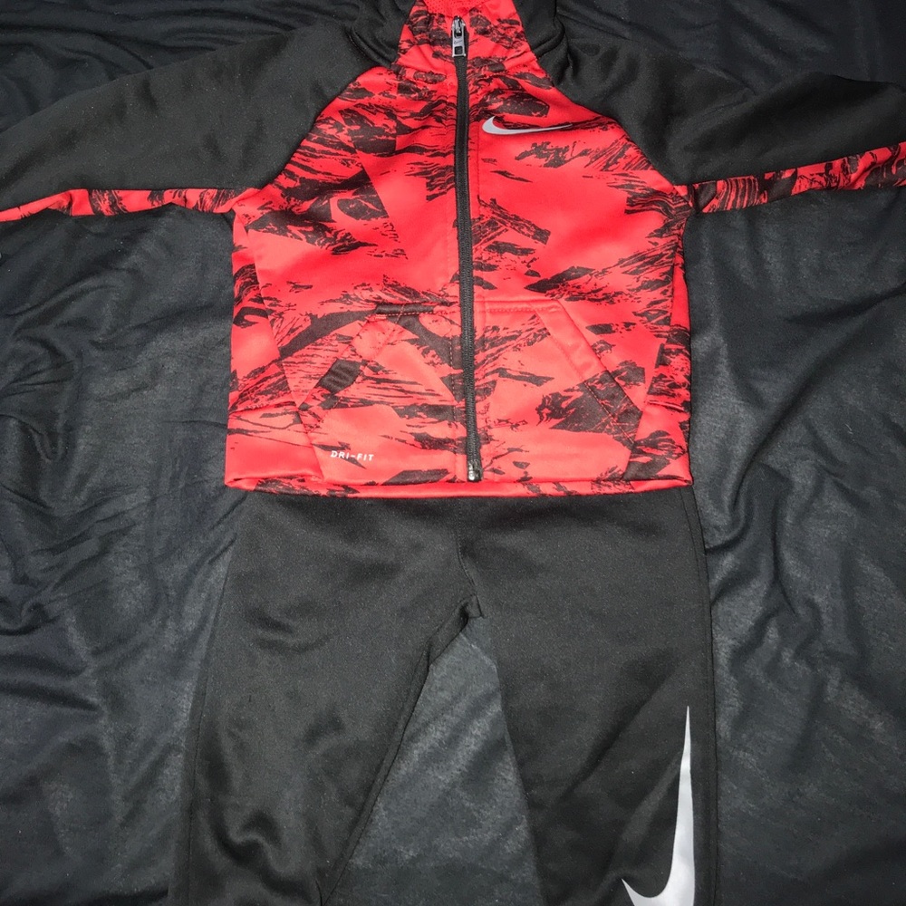 ❌SOLD❌Sweat suite Nike size 18mon